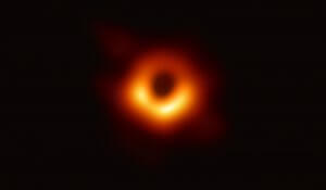 A primeira foto de um buraco negro